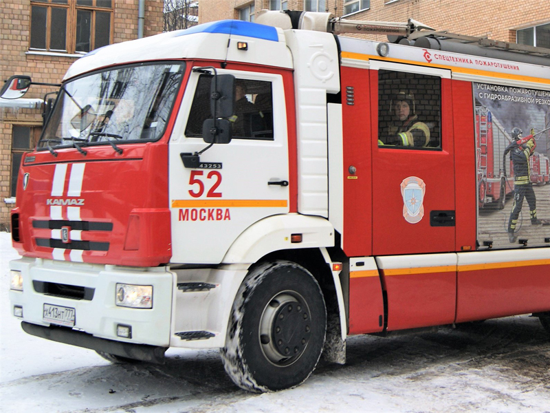 Пожар в московском автосервисе